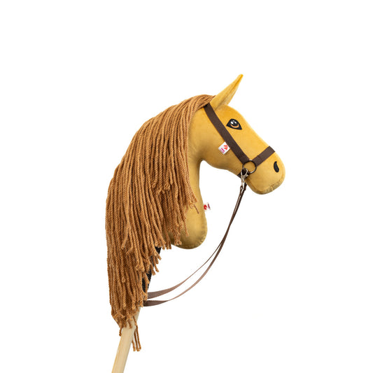 Hobby horse jménem Senf se světlou hřívou, hříbě na tyči, česká ruční výroba.