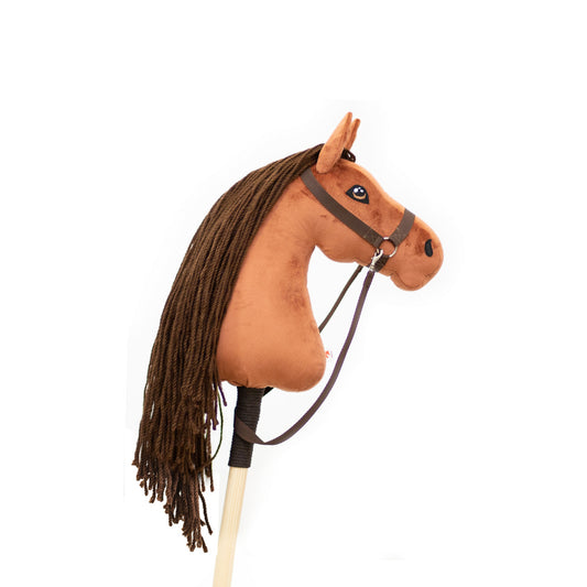Hobby horse s tmavě hnědou hřívou jménem Terra, hříbě na tyči, česká ruční výroba.