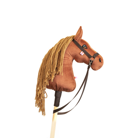Hobby horse se světle hnědou hřívou jménem Terra, hříbě na tyči, česká ruční výroba.