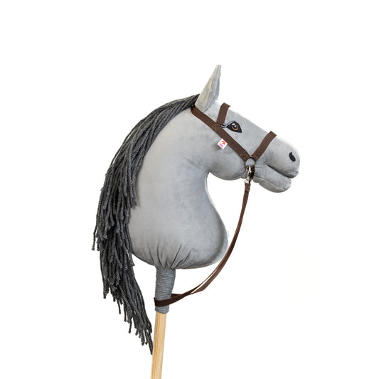 Hobby horse s šedou hřívou jménem Silver, dospělý kůň na tyči, česká ruční výroba.