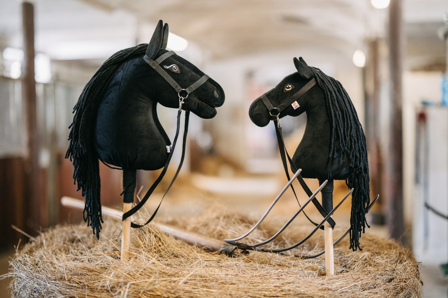 Černý hobby horse jménem Black Moon, kůň na tyči, česká ruční výroba.