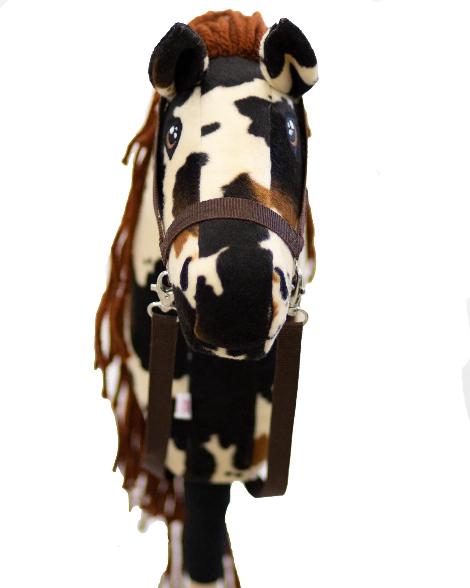 Hobby horse jménem Monty s rezavou hřívou, hříbě na tyči, česká ruční výroba.