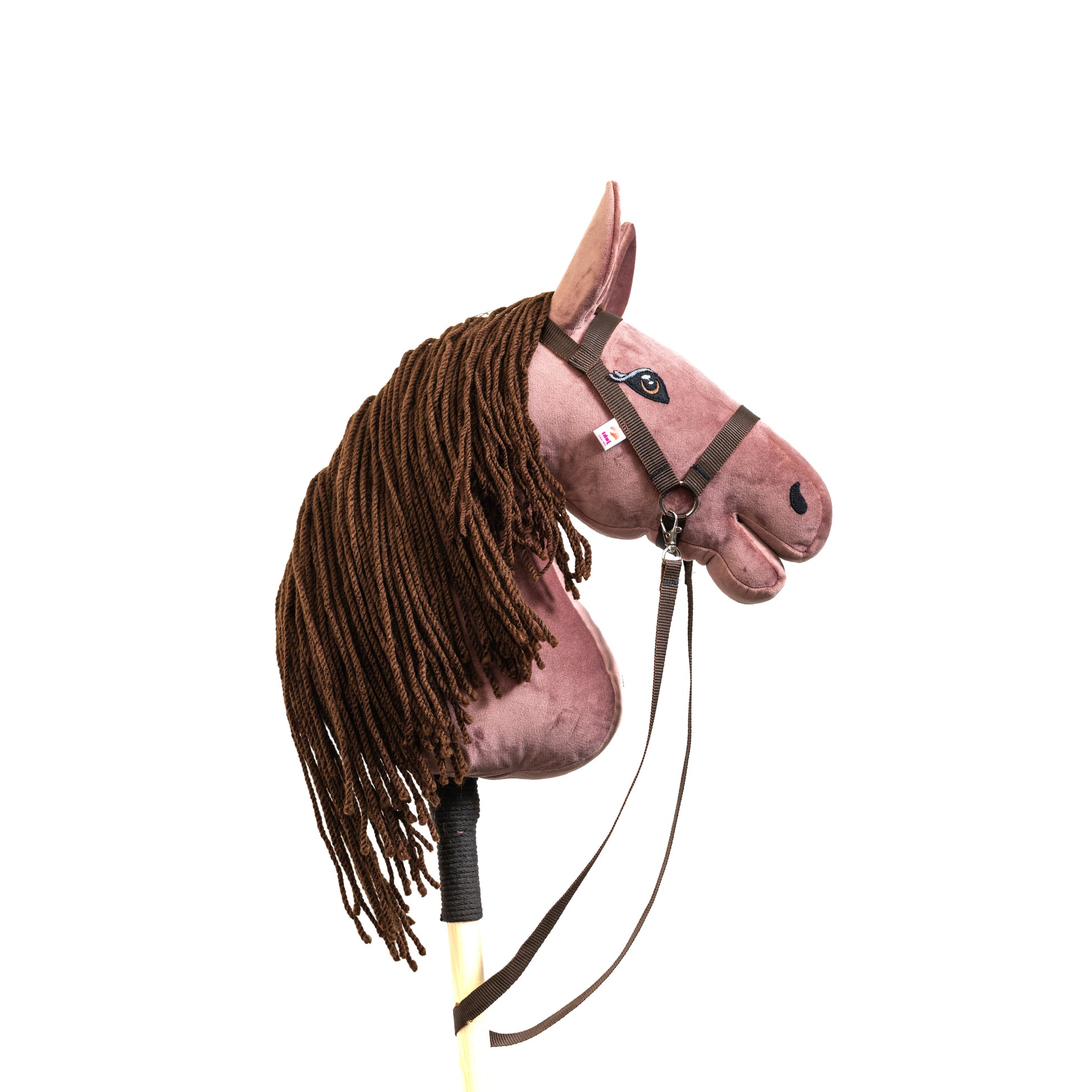 Hobby horse jménem Rosie s tmavě hnědou hřívou, dospělý kůň na tyči, česká ruční výroba.