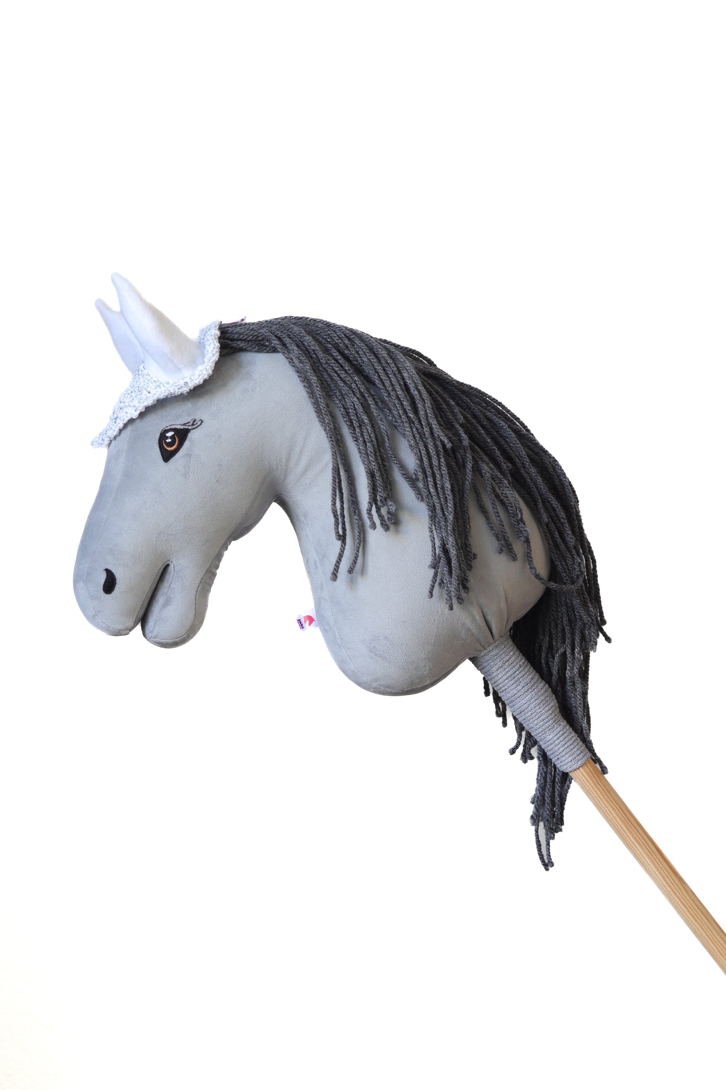 Ručně háčkovaná čabraka bílostříbrná.