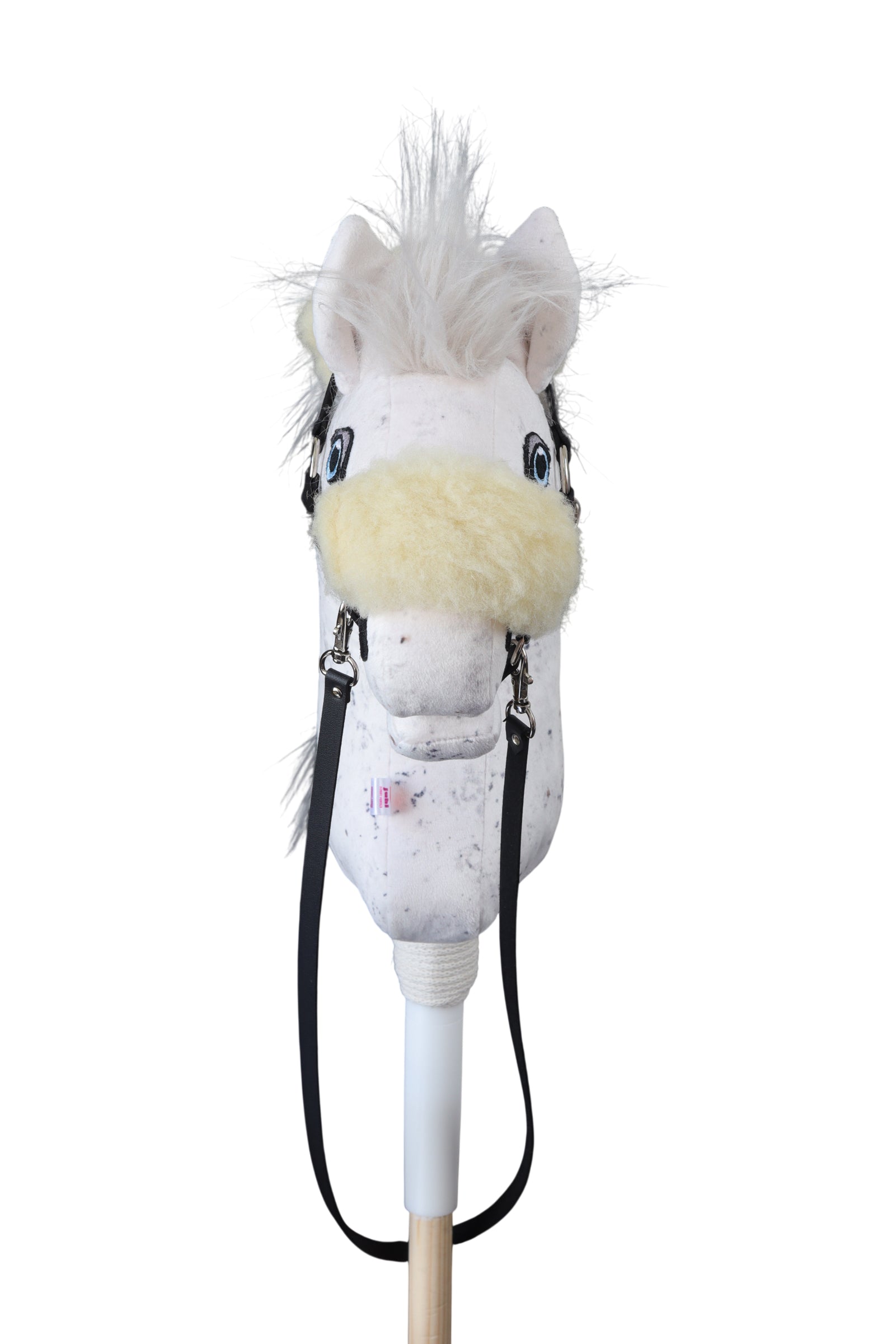 Hobbyhorse s černou ohlávkou z eco kůže s beránkem. Pohled zepředu.